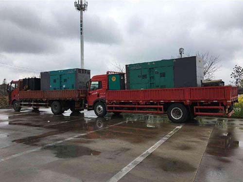 平坝涂抹密封胶后，需要等待多长时间才能安装水冷式机油散热器密封件？